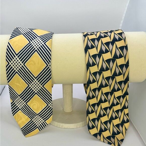 Britches of Georgetown Yellow and Black Geometric Men's Silk Ties - Picture 2 of 7